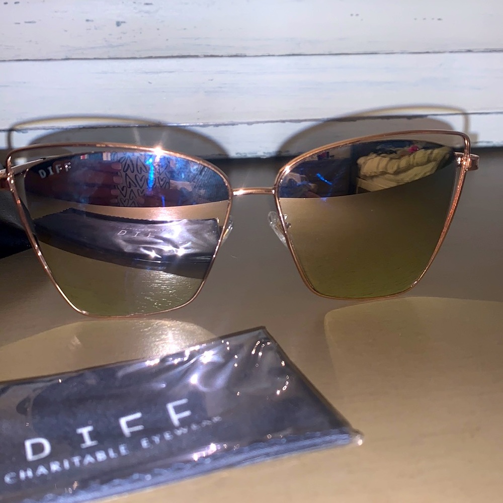 New Diff Sunglasses! Case Included! - image 2